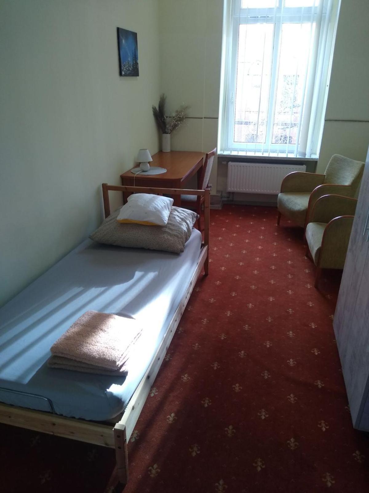 Hostel Kwadrans Gliwice Exteriör bild
