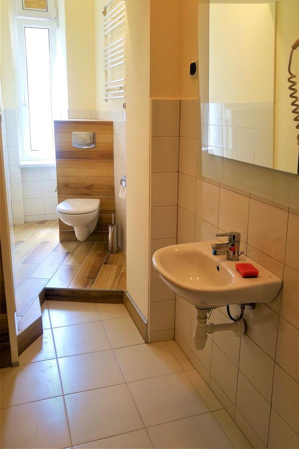 Hostel Kwadrans Gliwice Exteriör bild